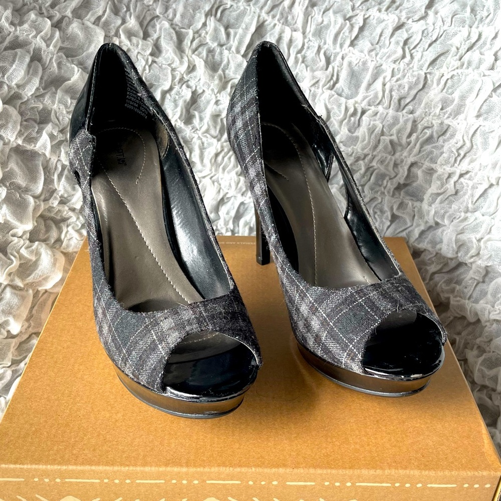 Apt. 9 platform peep toe heels